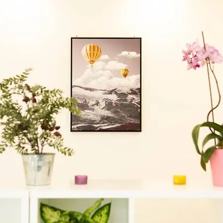 Cute And Sunny - Location